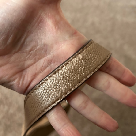 EUC COACH PENELOPE #16533 CHAMPAGNE DUNE TURN LOCK Crossbody - Picture 11 of 15